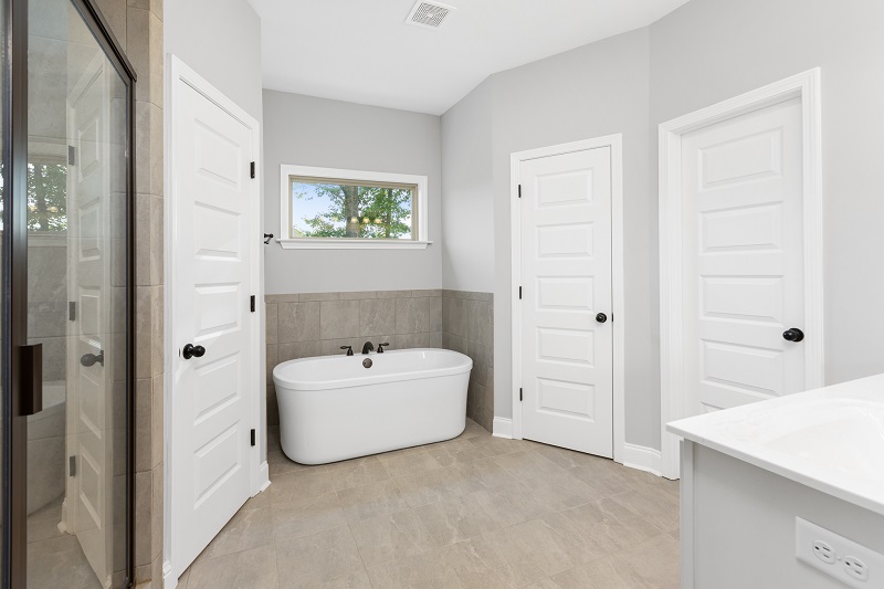 Master bath with stand alone tub